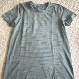 Like New LULULEMON Swiftly Breathe Short Sleeve